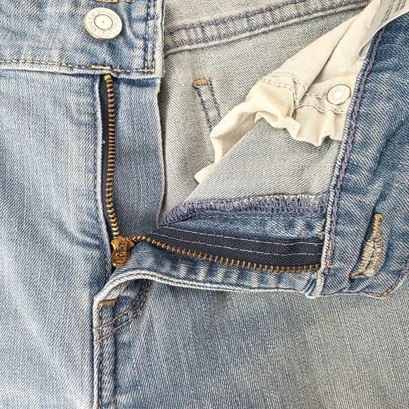 Levis 518 Bootcut Jeans Womens 11 Medium Wash Blue Denim Mid Rise Stretch - Picture 16 of 16